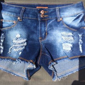 Stretchy denim shorts